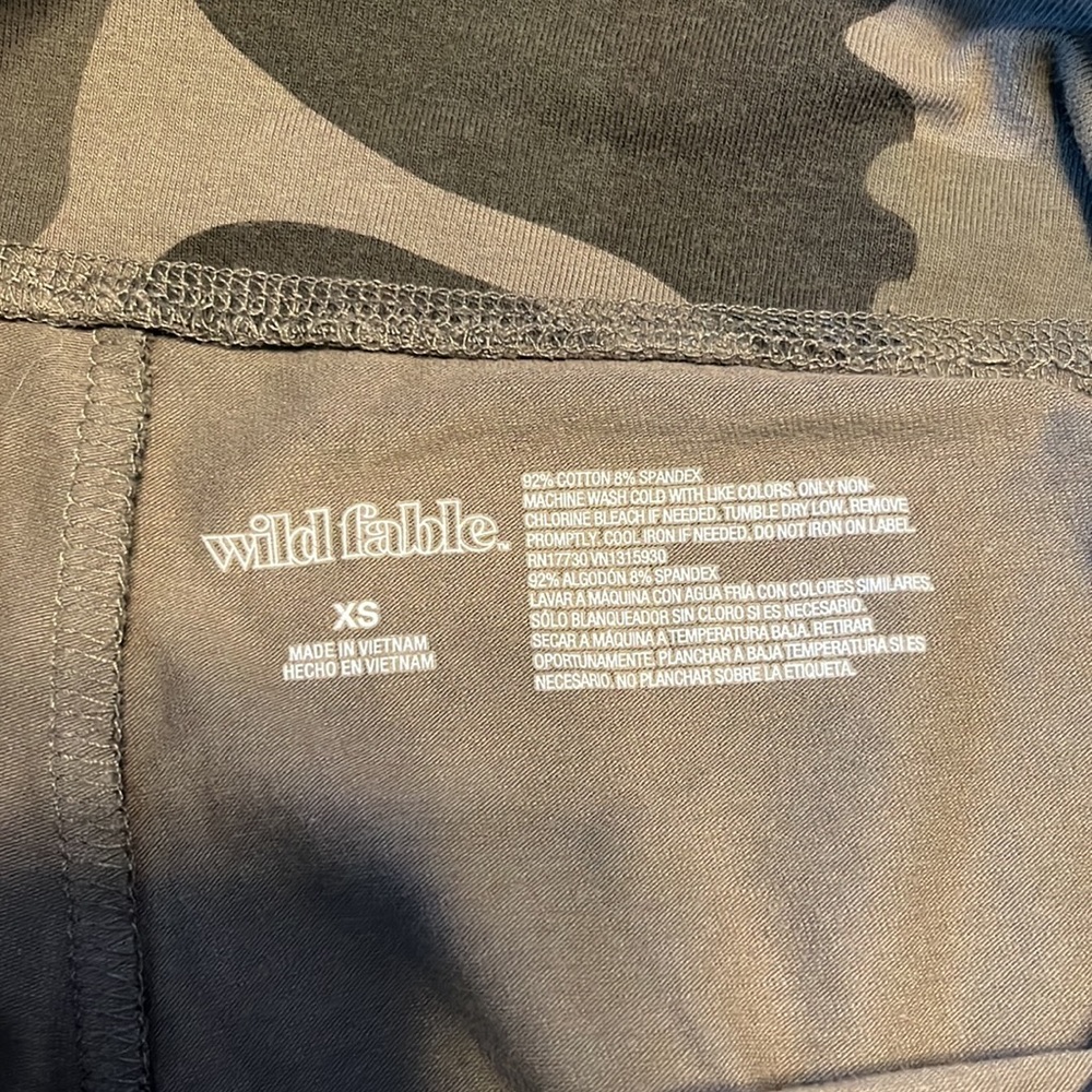 Wild Fable High Waited Green Camo Leggings. Size XS. EUC! - Picture 4 of 5